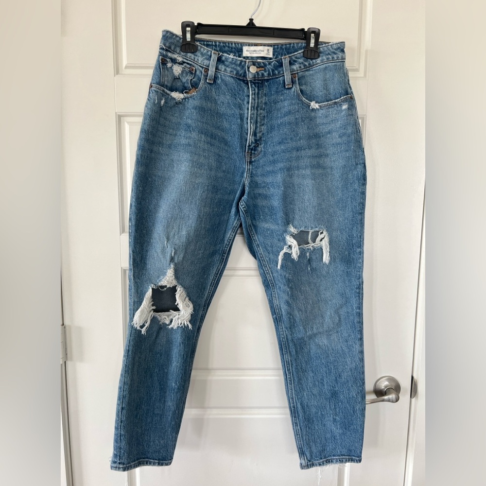 Abercrombie high rise mom Jean